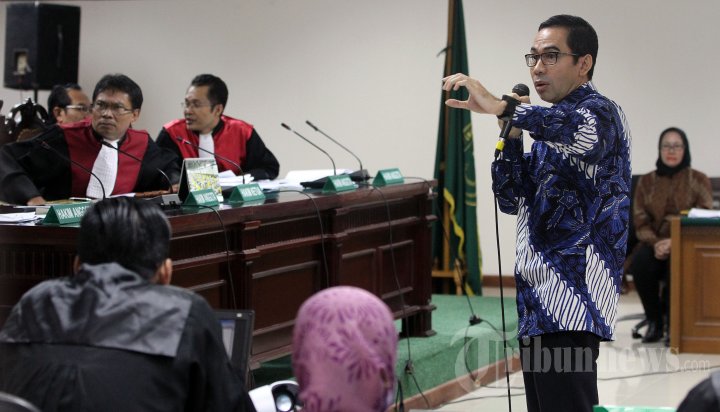 Wawan Bersaksi dalam Sidang Atut