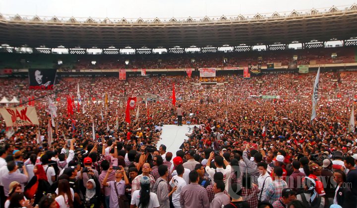 Joko Widodo di Konser Salam 2 Jari