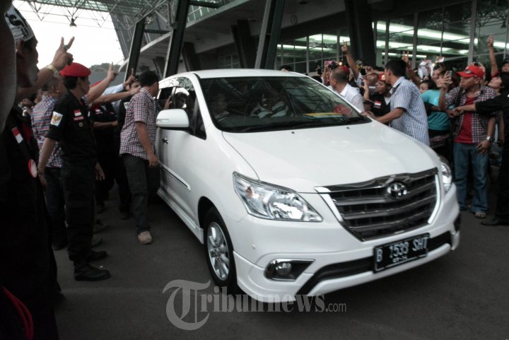 Mobil Tumpangan Capres Jokowi Inova B 1533 SHT