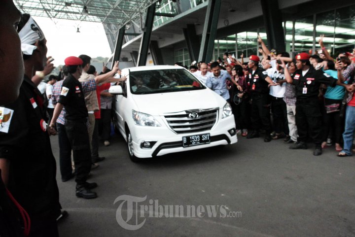 Mobil Tumpangan Capres Jokowi Inova B 1533 SHT
