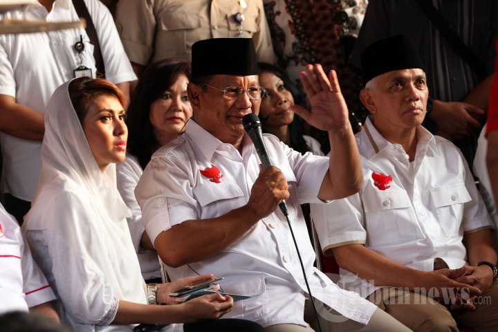Prabowo-Hatta Teleconference dengan Sejumlah Pesantren