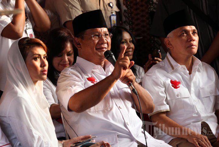 Prabowo-Hatta Teleconference dengan Sejumlah Pesantren