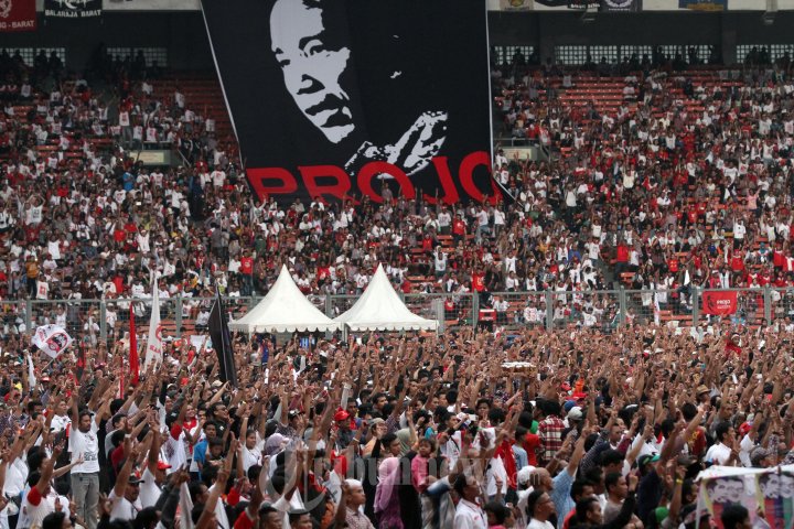 Puluhan Ribu Pendukung Jokowi-JK di Konser Salam 2 Jari