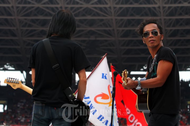 Slank Konser Salam 2 Jari di GBK