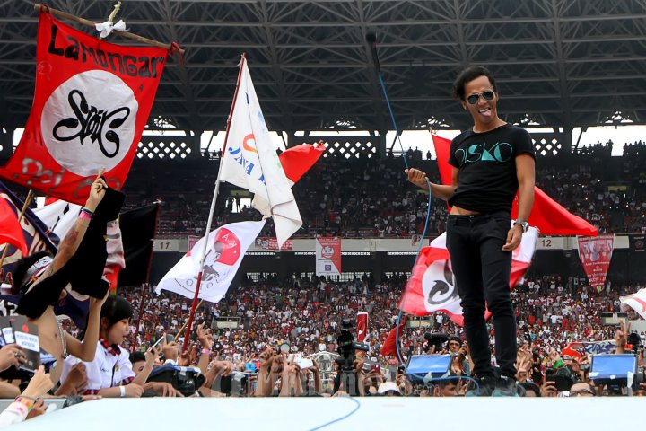 Slank Konser Salam 2 Jari di GBK