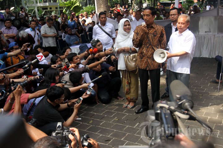 Jokowi dan Istri Nyoblos