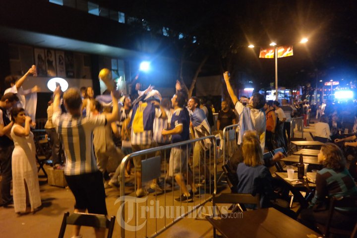 Suporter Argentina Berpesta di Brasil