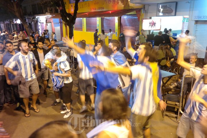 Suporter Argentina Berpesta di Brasil