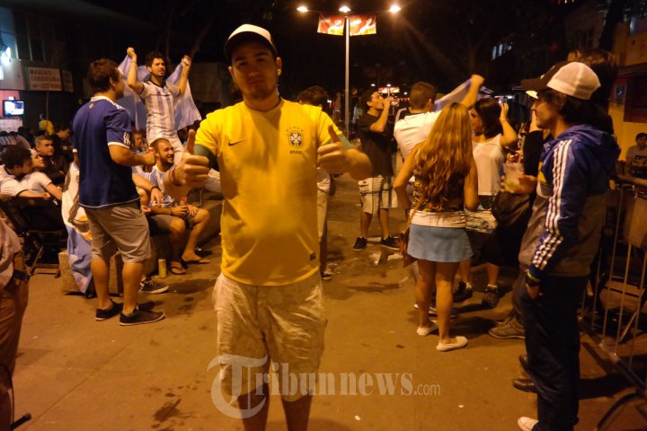 Suporter Argentina Berpesta di Brasil