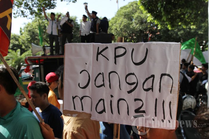 Unjuk Rasa Desak KPU Netral