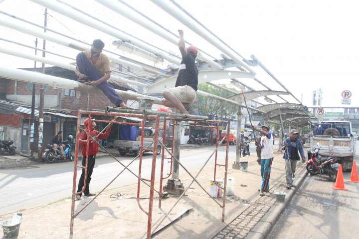 Perbaikan Halte Bus Cengkareng