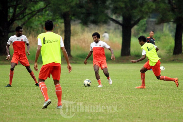 Tim Sepakbola Persija Lakukan Latihan