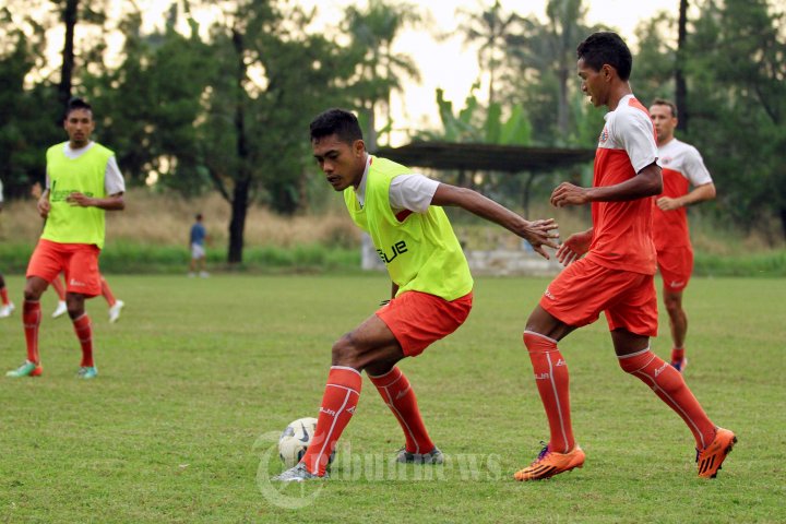 Tim Sepakbola Persija Lakukan Latihan
