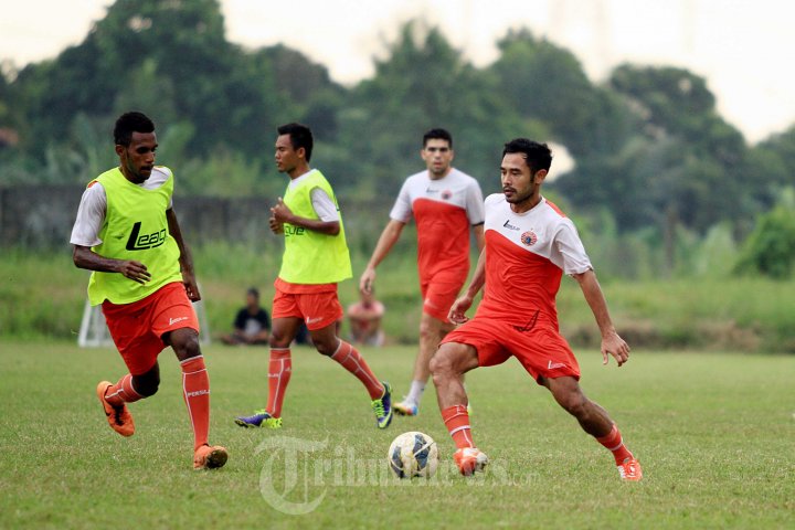 Tim Sepakbola Persija Lakukan Latihan