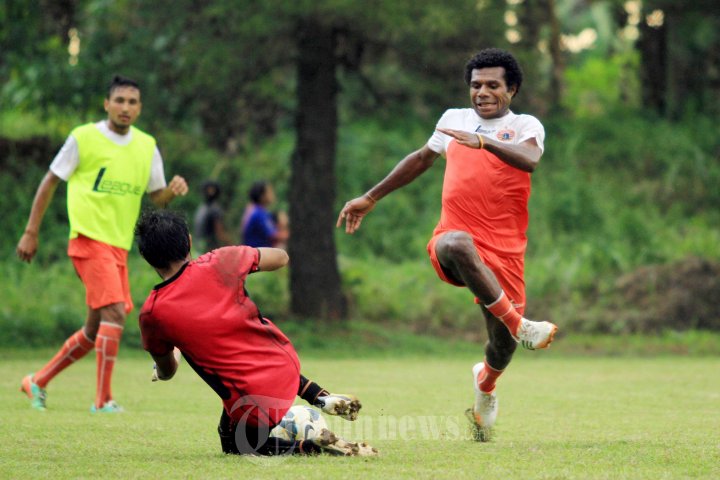 Tim Sepakbola Persija Lakukan Latihan