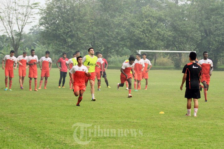 Tim Sepakbola Persija Lakukan Latihan