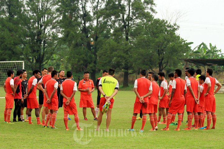 Tim Sepakbola Persija Lakukan Latihan