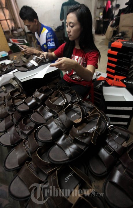 Produksi Sandal Kulit Karbolo Meningkat Jelang Lebaran