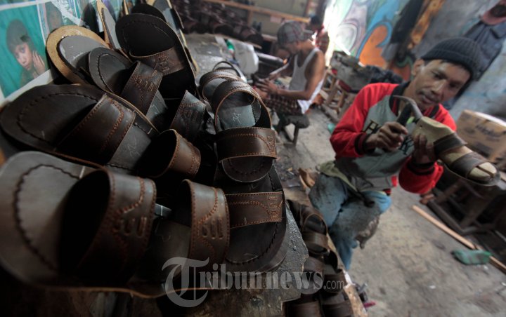 Produksi Sandal Kulit Karbolo Meningkat Jelang Lebaran