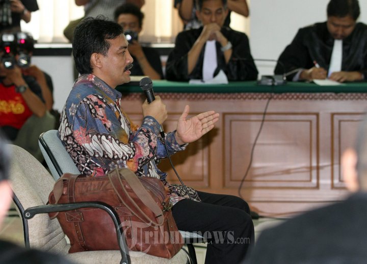 Tersangka Andi Mallarangeng di Vonis 4 Tahun Penjara