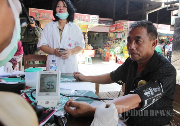 Cek Kesehatan Supir Bus Pada Arus Mudik