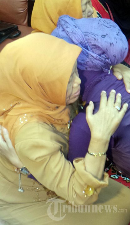 Ibunda Jokowi Sujiyatmi Sujud Syukur