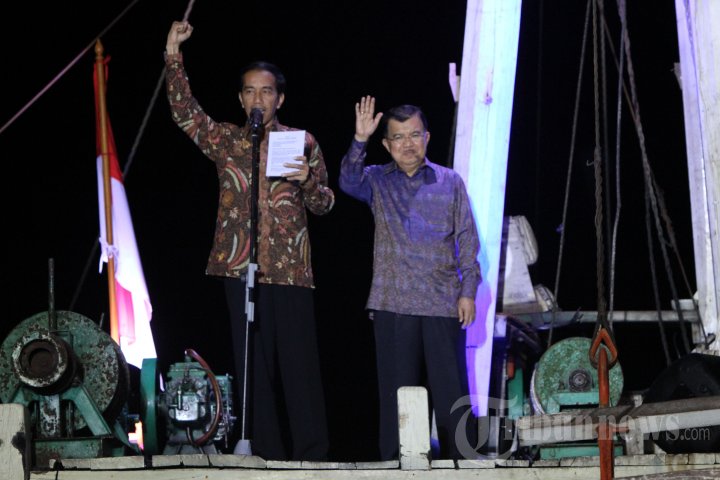Jokowi-JK Pidato Kemenangan di Atas Kapal Pinisi