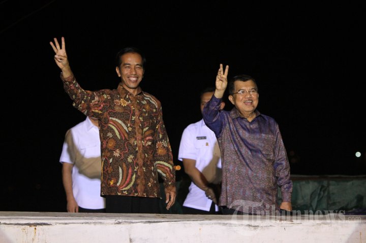 Jokowi-JK Pidato Kemenangan di Atas Kapal Pinisi