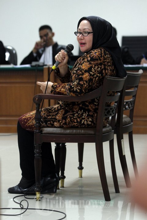 Terdakwa Ratu Atut Chosiyah Menjalani Sidang di Tipikor