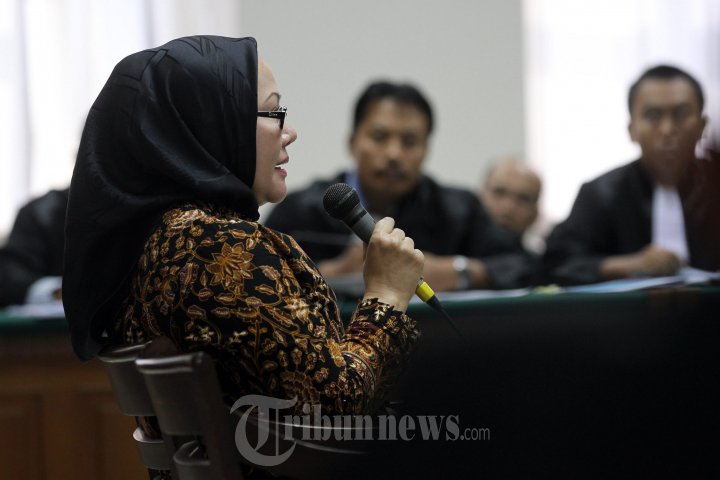 Terdakwa Ratu Atut Chosiyah Menjalani Sidang di Tipikor
