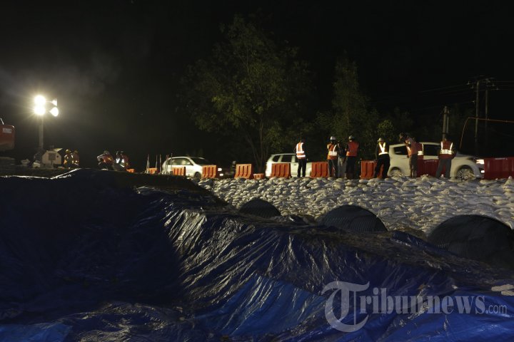 Jembatan Comal Dioperasikan Satu Arah