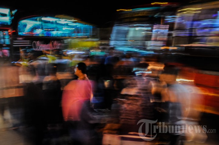 Suasana Arus Mudik di Terminal Batoh