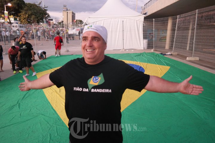 Bendera Raksasa Brasil Milik Sebastian Suporter Brasi