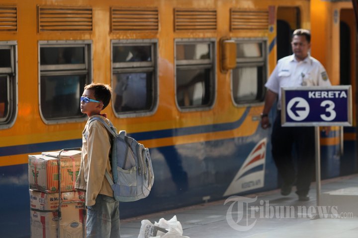 Arus Balik Stasiun Senen