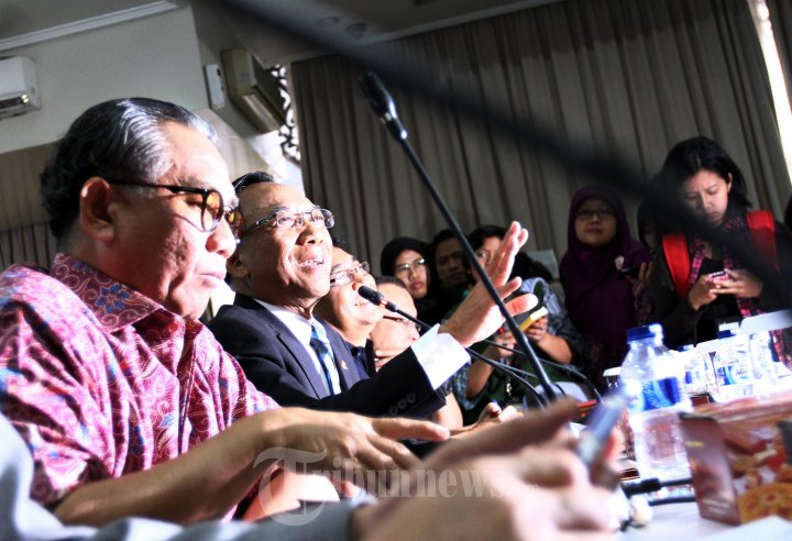 Jero Wacik Didampingi Andy Noorsaman Konpers BBM Bersubsidi