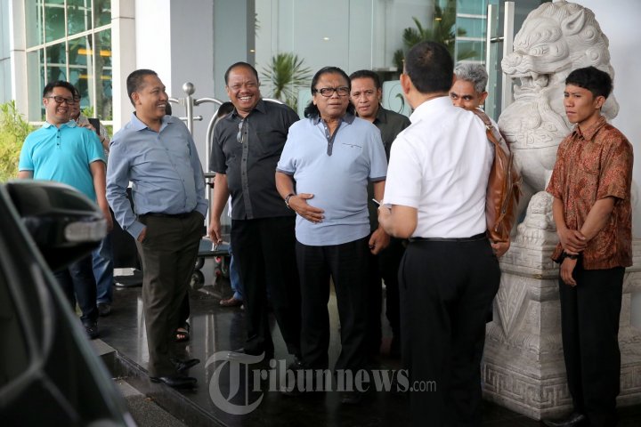 Oesman Sapta Berdiskusi Dengan Bahar Ngitung dan Forouk M Beta