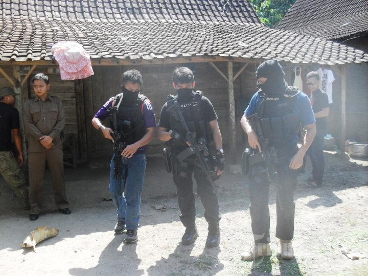 Densus 88 Bekuk Dua Anggota Jaringan Teroris Poso di Ngawi