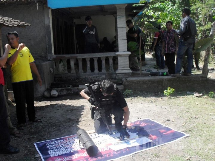 Densus 88 Bekuk Dua Anggota Jaringan Teroris Poso di Ngawi