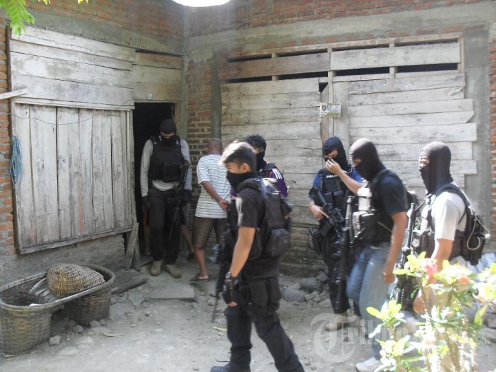 Densus 88 Bekuk Dua Anggota Jaringan Teroris Poso di Ngawi