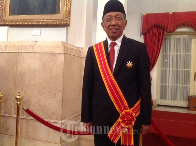 Gusti Mohammad Hatta Menerima Bintang Mahaputra Adipradana