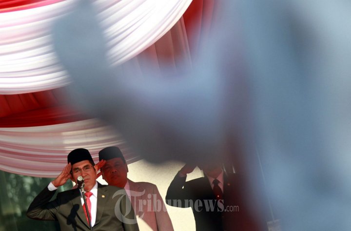 Hamdan Zoelva Memimpin Upacara MK HUT Ke-11