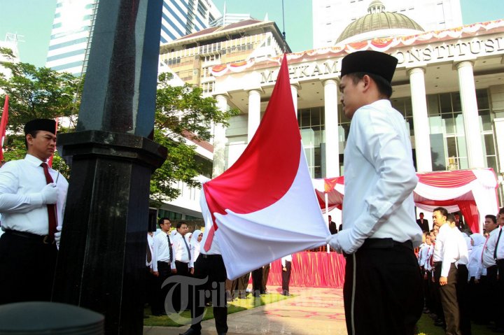 Hamdan Zoelva Memimpin Upacara MK HUT Ke-11