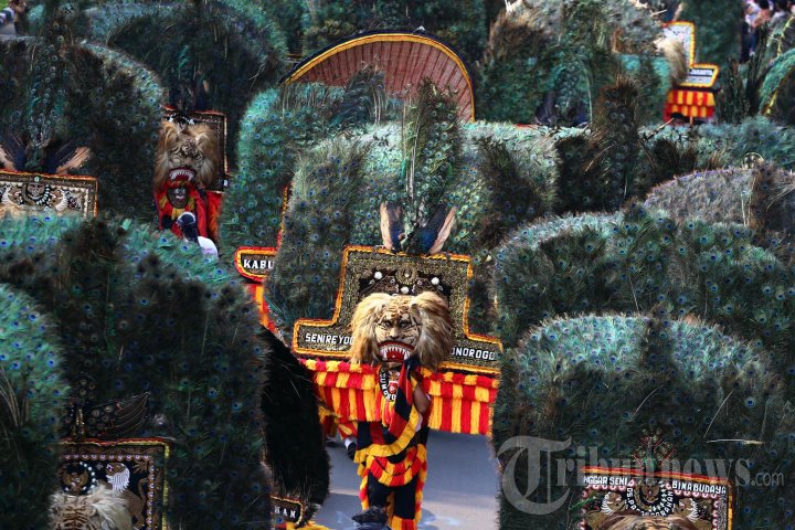 Pawai Seni dan Budaya Kreatif 2014