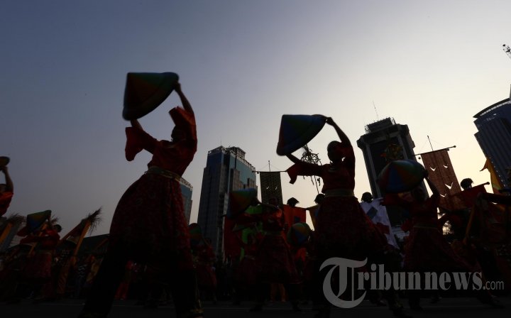 Pawai Seni dan Budaya Kreatif 2014