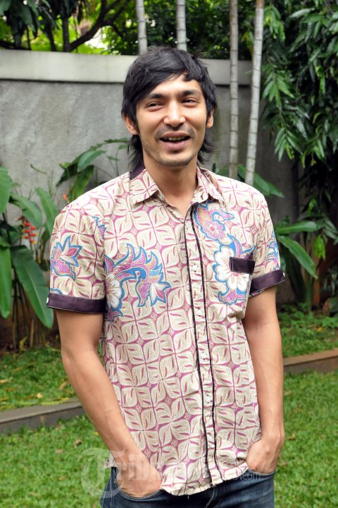 Abimana Aryasatya Pemeran Mada di OST Film Haji Backpacker