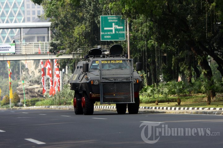 Polisi Sterilkan Jalan Medan Merdeka Barat