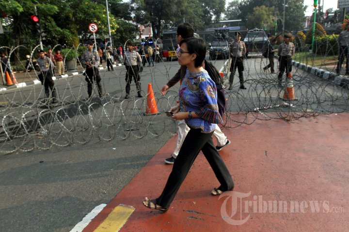 Polisi Sterilkan Jalan Medan Merdeka Barat