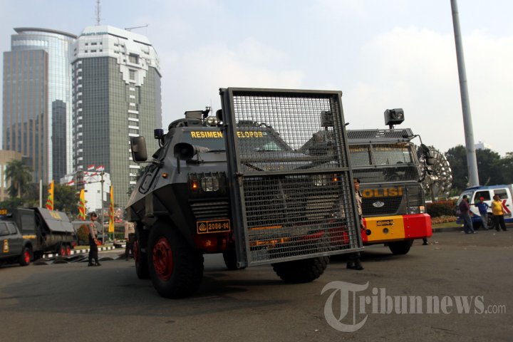 Polisi Sterilkan Jalan Medan Merdeka Barat