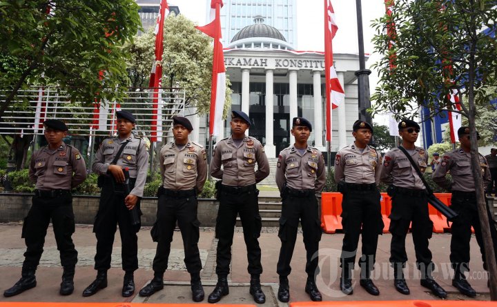 Polisi Bersiaga di Gedung MK