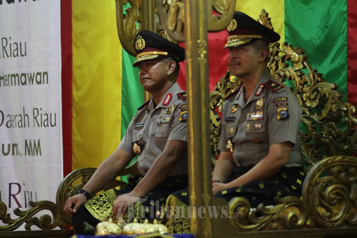 Prosesi Tepung Tawar Sambut Kapolda Baru Riau